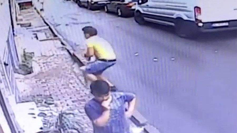 Фото Людей Выпавшей Из Окна Фото Людей Выпавшей Из Окна